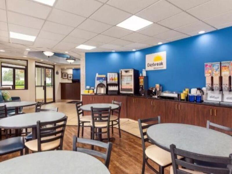 Days Inn By Wyndham Weldon Roanoke Rapids Exterior photo