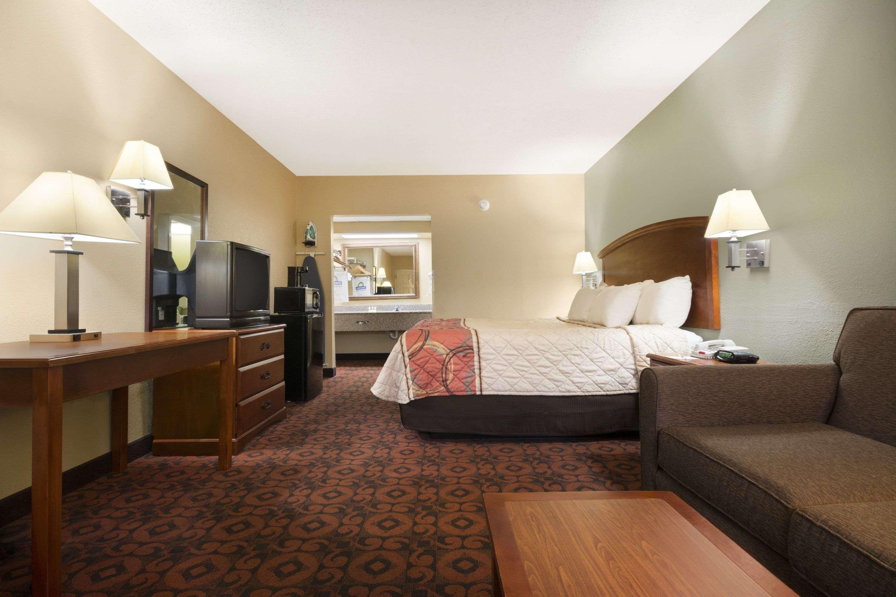 Days Inn By Wyndham Weldon Roanoke Rapids Exterior photo