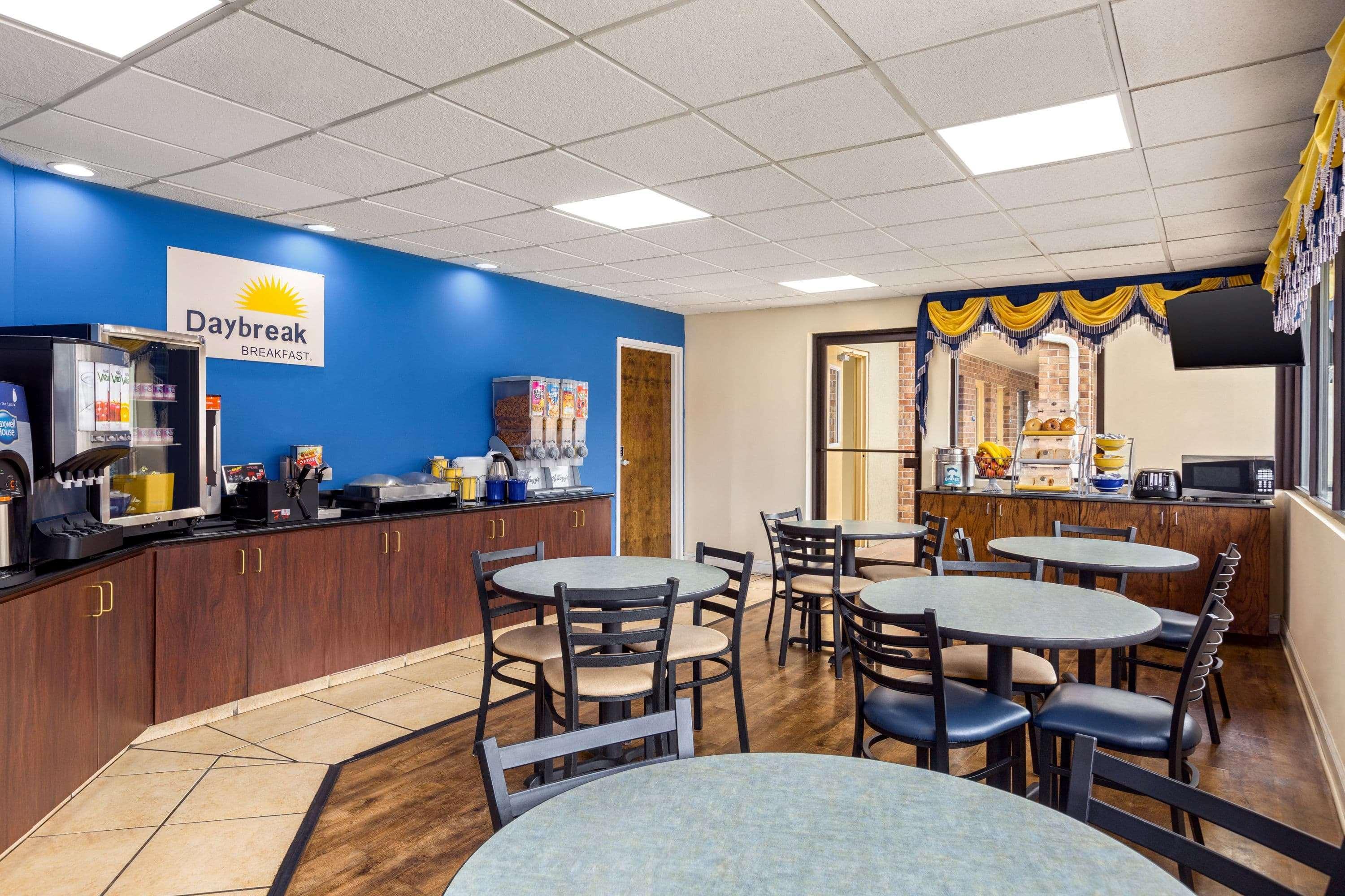 Days Inn By Wyndham Weldon Roanoke Rapids Exterior photo