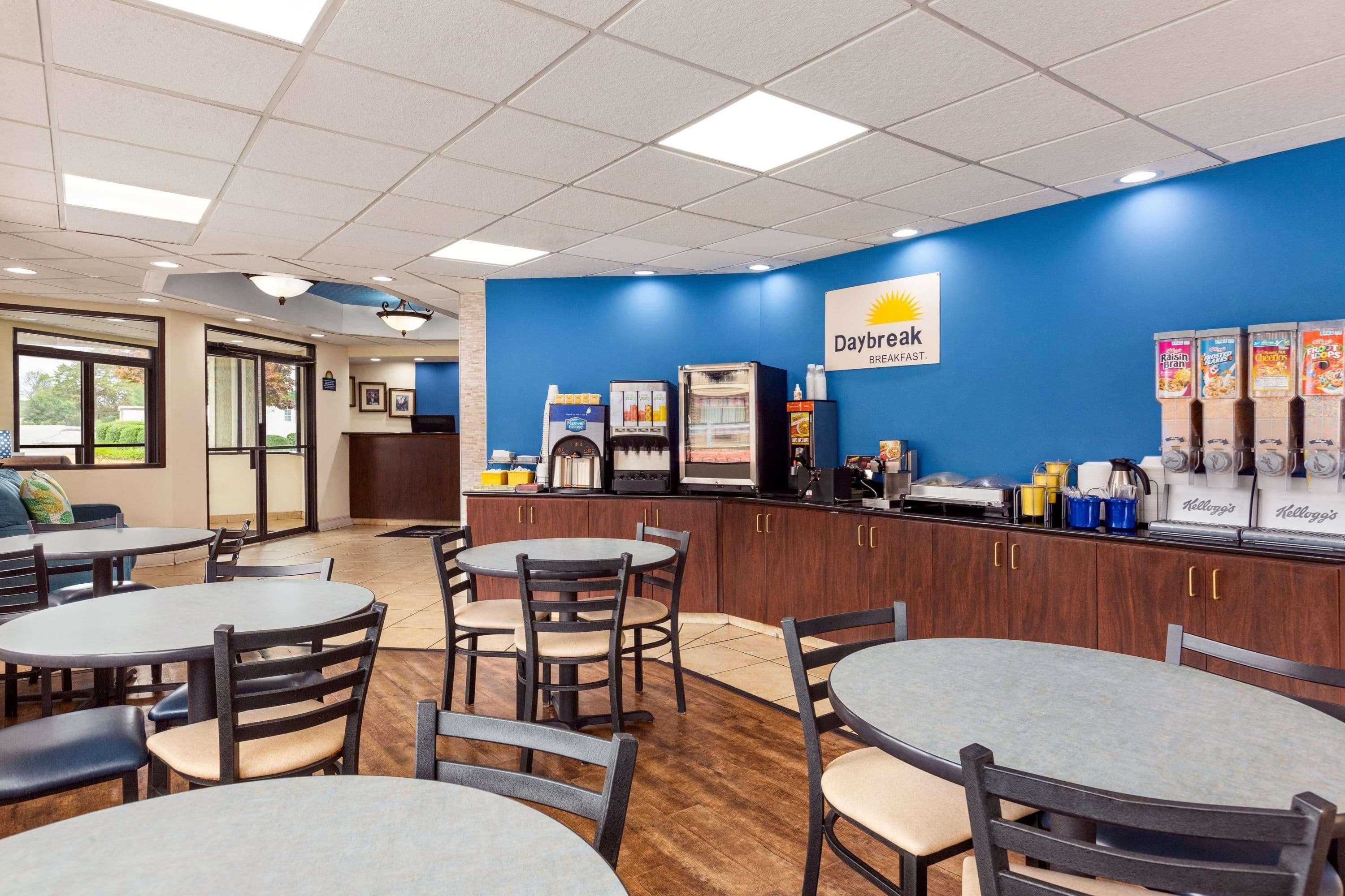 Days Inn By Wyndham Weldon Roanoke Rapids Exterior photo