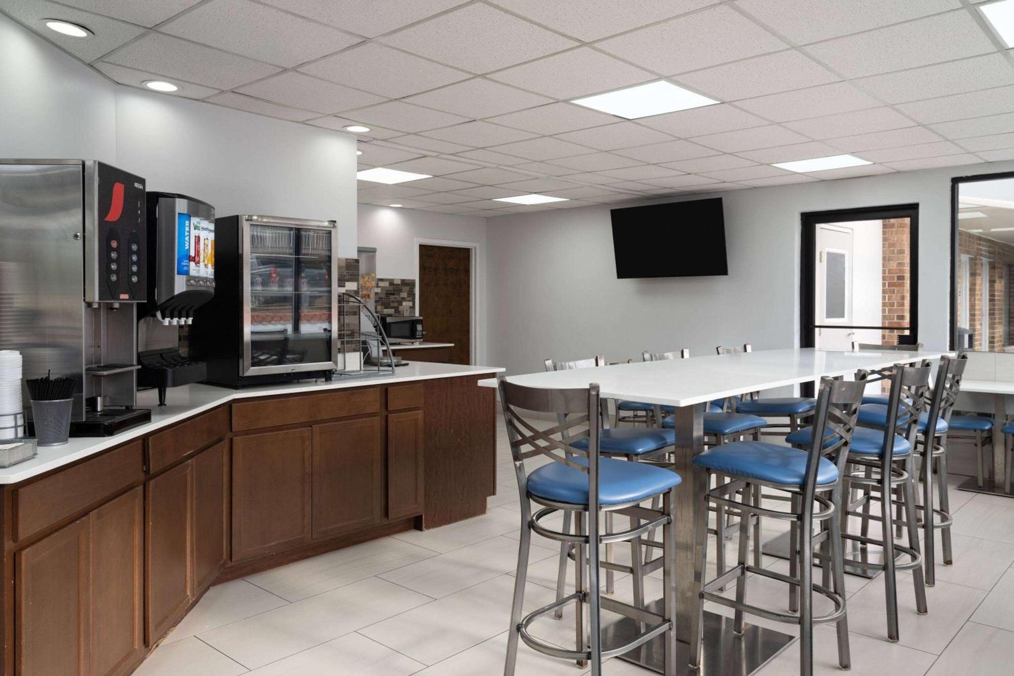 Days Inn By Wyndham Weldon Roanoke Rapids Exterior photo
