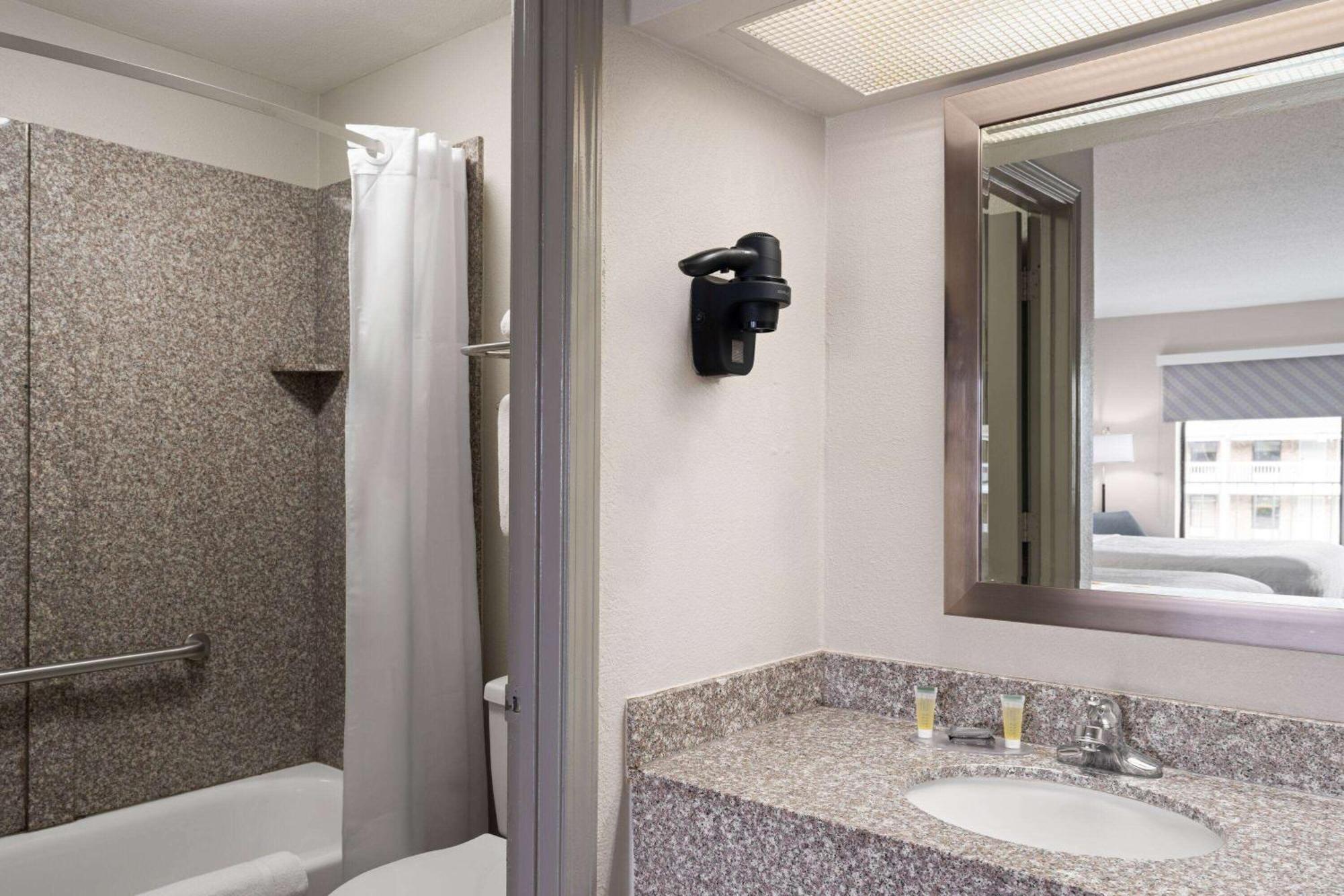 Days Inn By Wyndham Weldon Roanoke Rapids Exterior photo