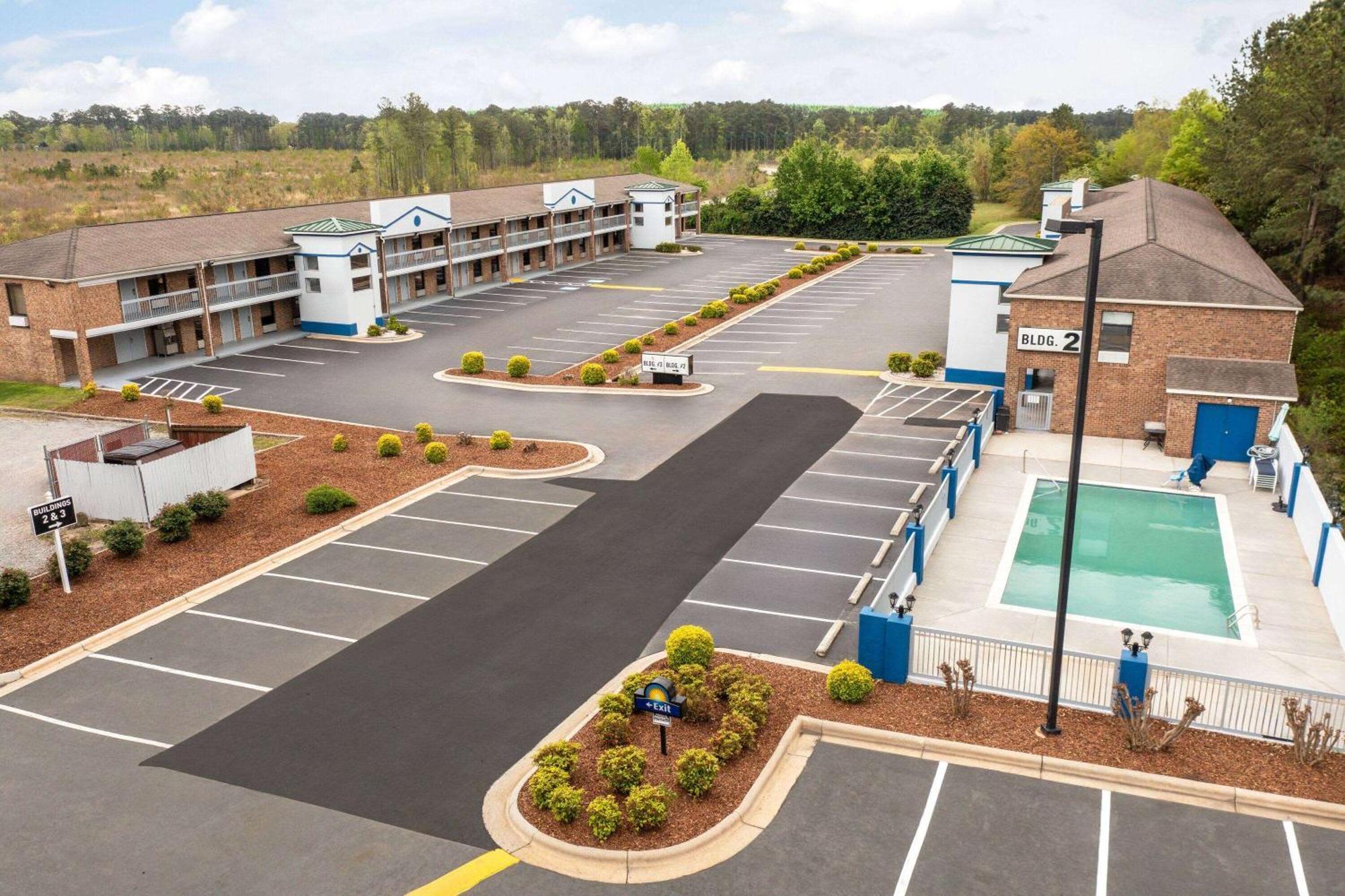 Days Inn By Wyndham Weldon Roanoke Rapids Exterior photo